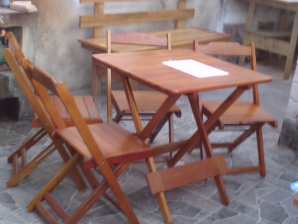 CONJUNTO DE MESA COM 4 CADEIRAS